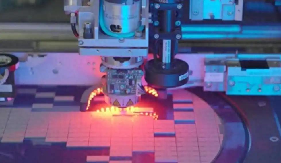 颠覆认知！缺顶级光刻机造不出高端芯，中国芯片出口为什么狂增？

很多人看出口数据