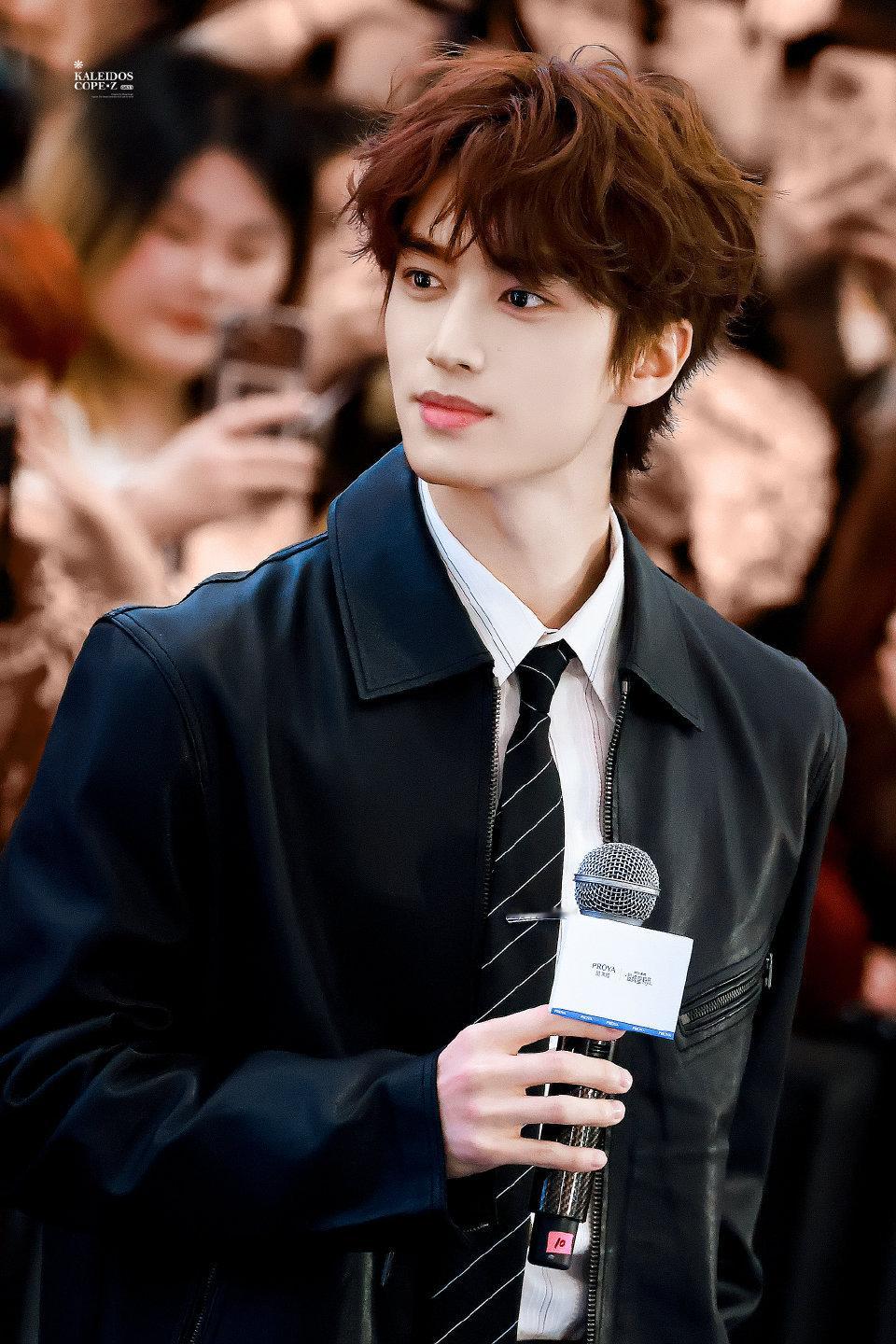 张康乐 zkl张康乐十万狂花入梦来 你是乱花欲渐中唯一用青睐燃烧的星火燎原