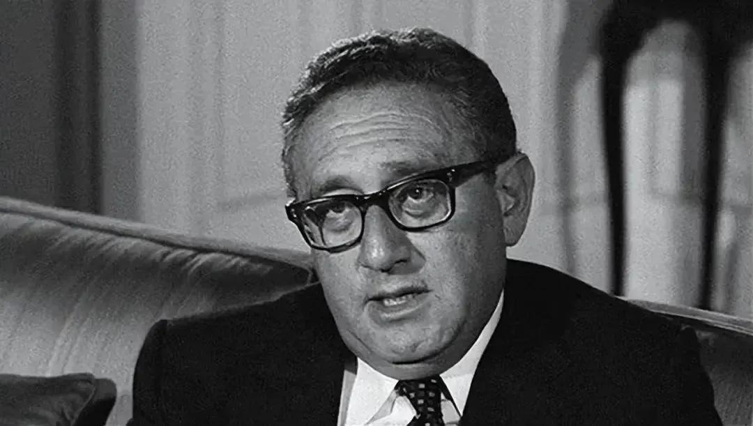 100岁基辛格访问北京，下飞机后说的一句话意味深长！

画面回到52年前的北京南