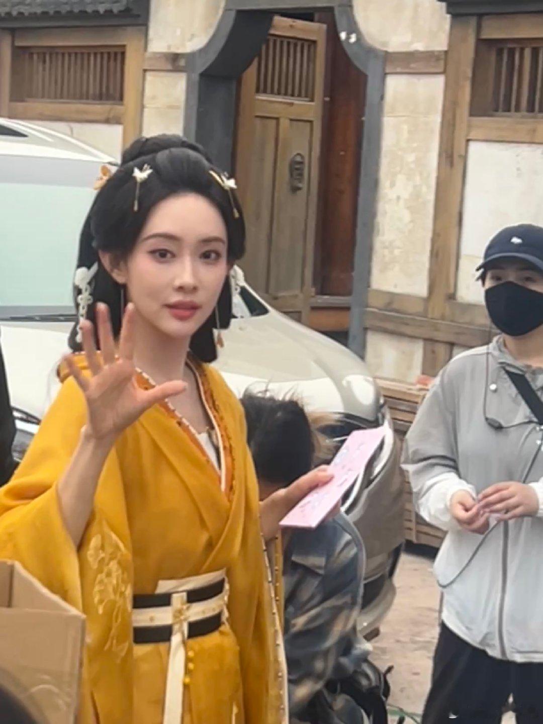 孟子义逆应援粉丝卫生巾  品牌方速速集合！孟子义新剧造型惊艳全网，逆应援实力宠粉