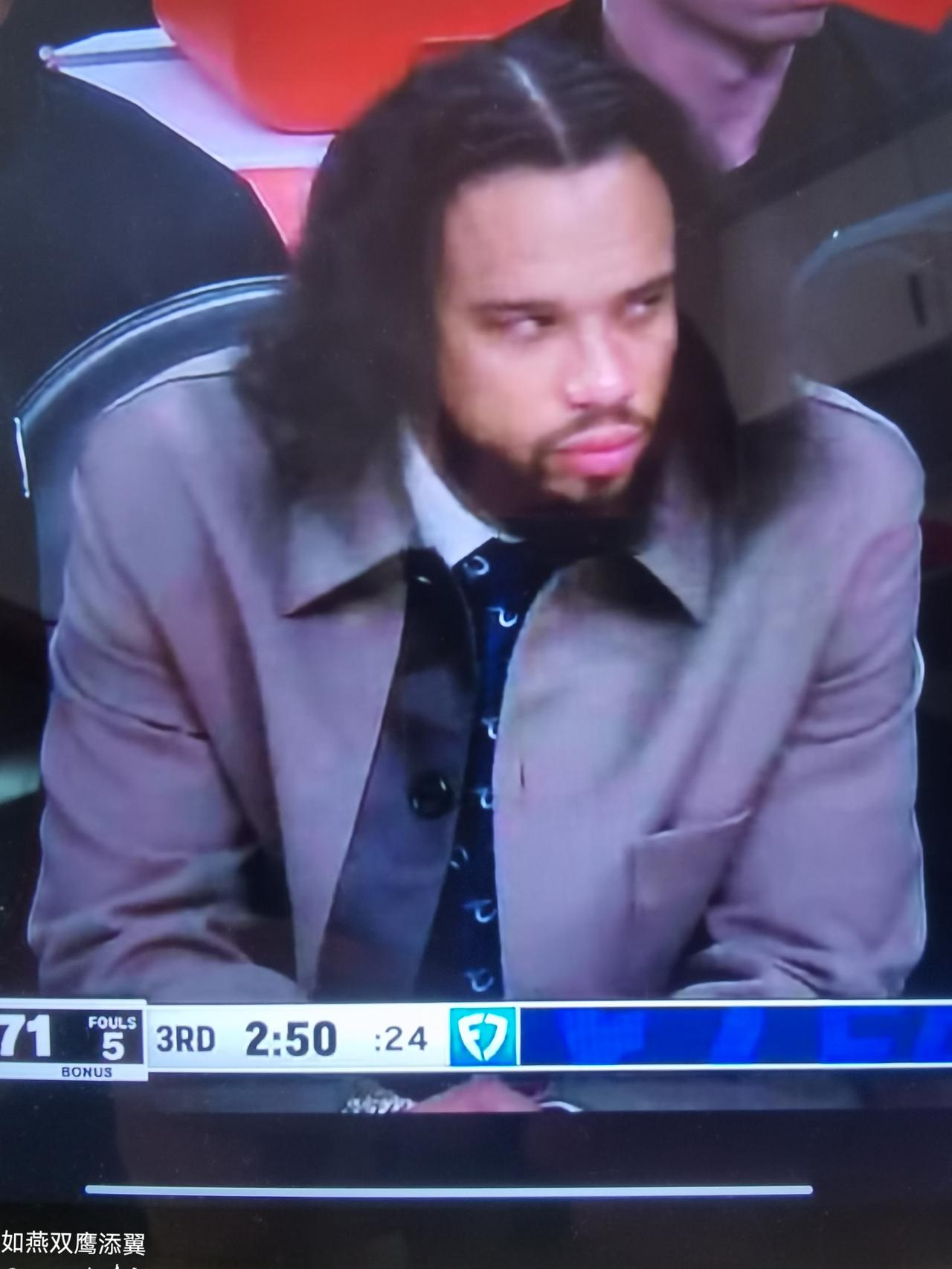 没狄龙太阳附加赛也没用

        太阳客场100-101，输给马刺。
 