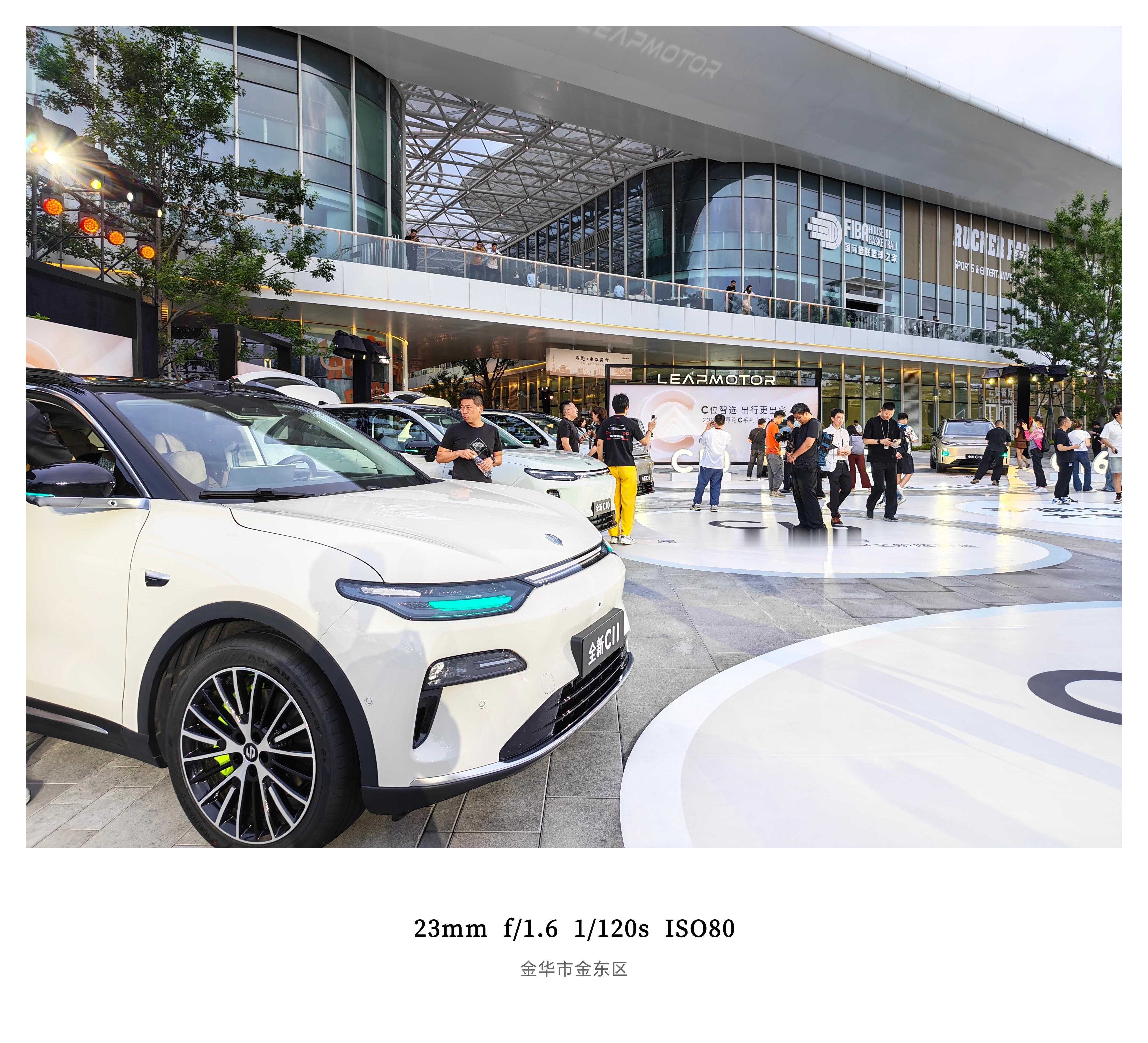 今晚零跑C系列年型改款上市发布会选在金华，是因为零跑的整车工厂就在这晚上还安排了