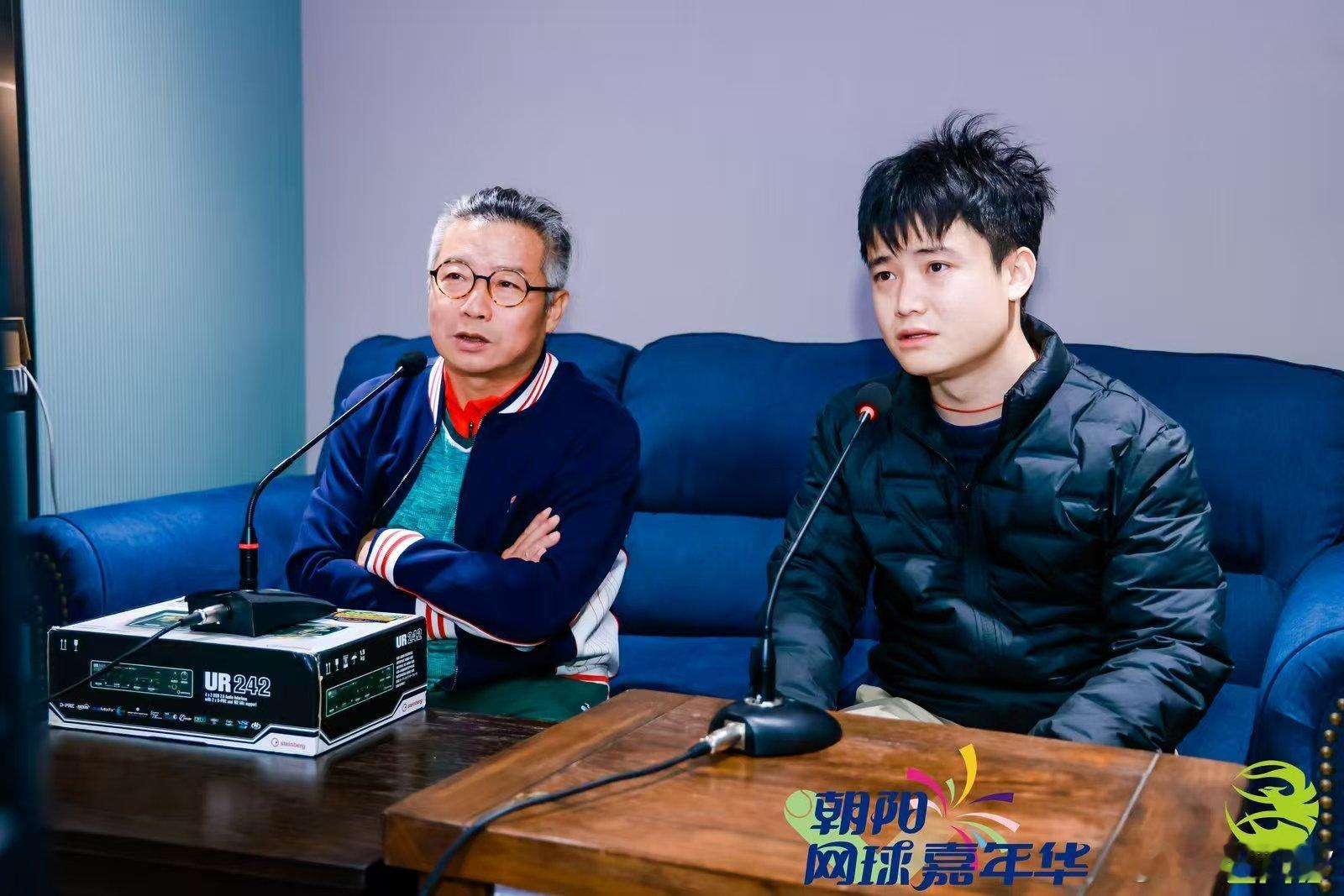 汇报一下这两天的说打情况。昨天因为去钻石球场解说了2025朝阳网球联赛总决赛所以