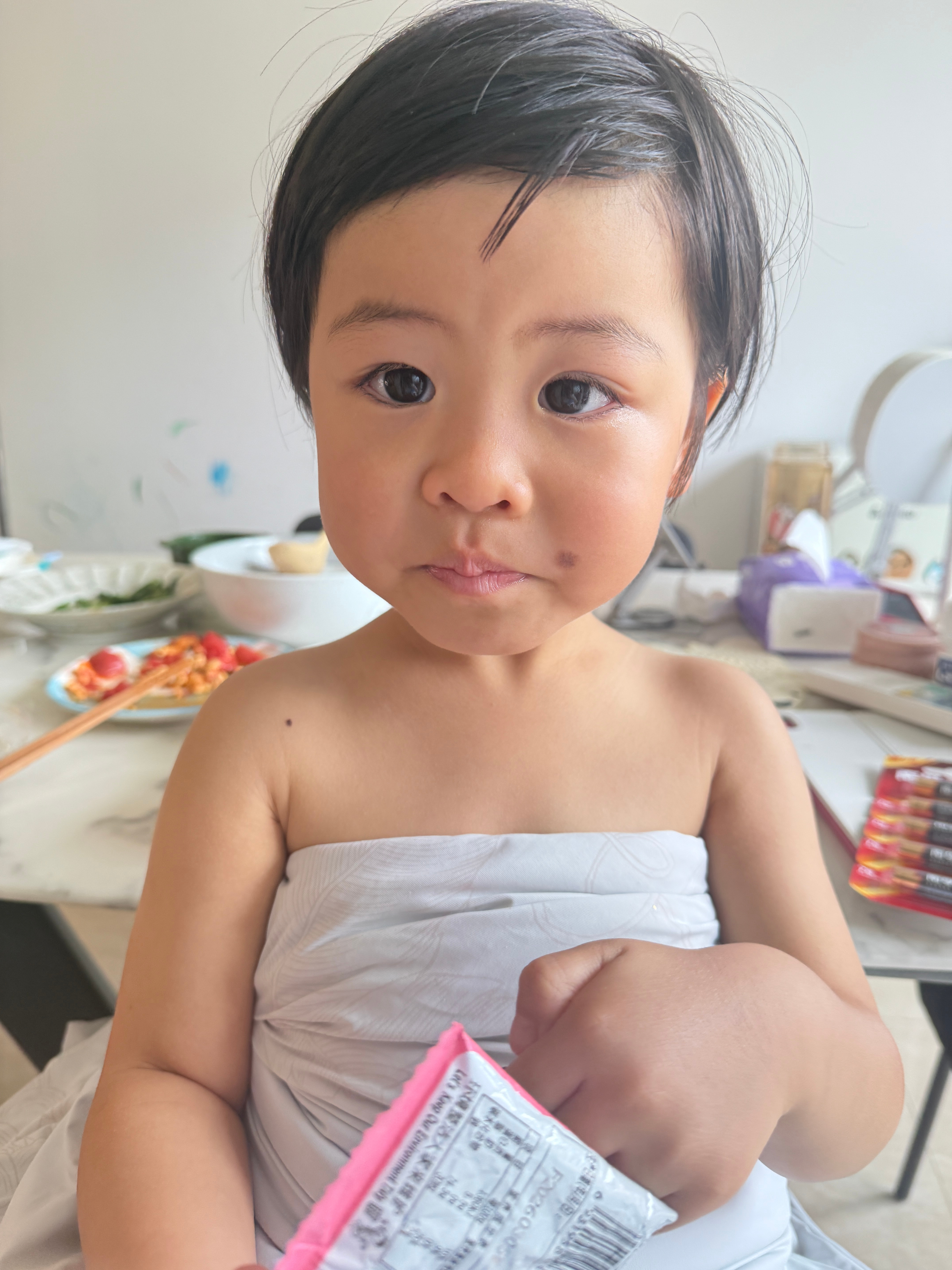 刚才下楼球宝要求买一包qq糖饭后吃我答应了结果饭后旅蛙建议只吃两颗引发了一轮巨大