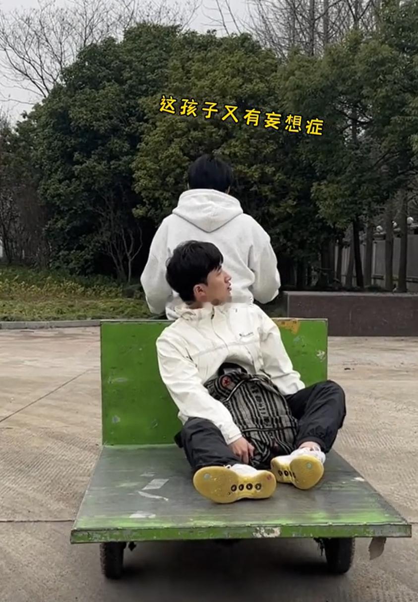 #毛巾少爷综艺首秀#卖球鞋结果收藏得比卖的还多，进军餐饮业颗粒无数，跟风带货创下