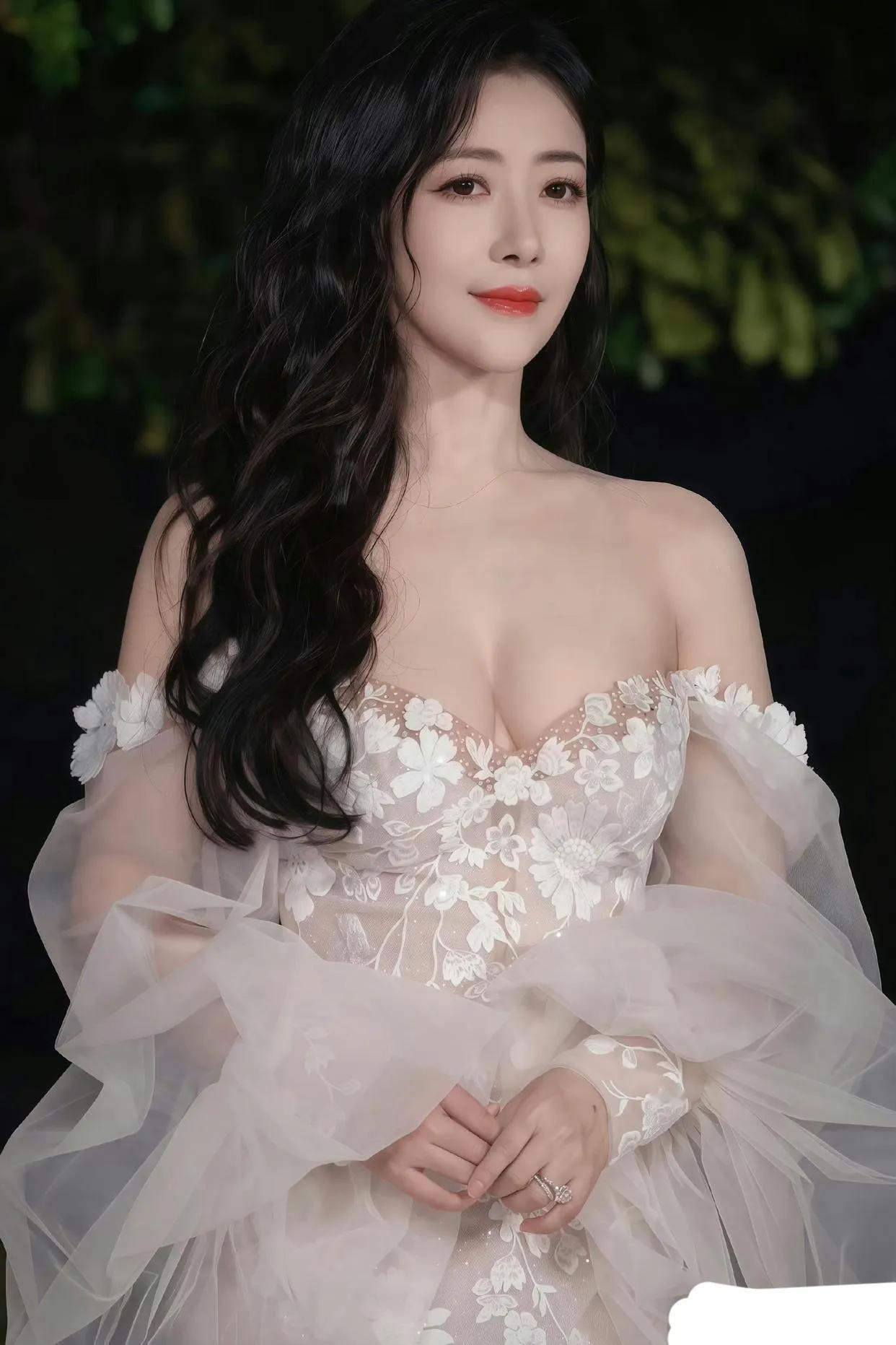 陈紫函真的好美好性感，胸怀大志的女人就是有魅力。