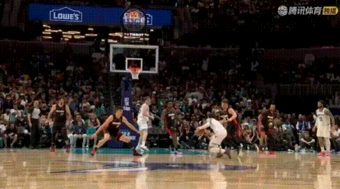 绞杀——黄蜂、热火附加赛加时定胜负，精彩极了！
2节初阿德巴约早早被三球阴下去，