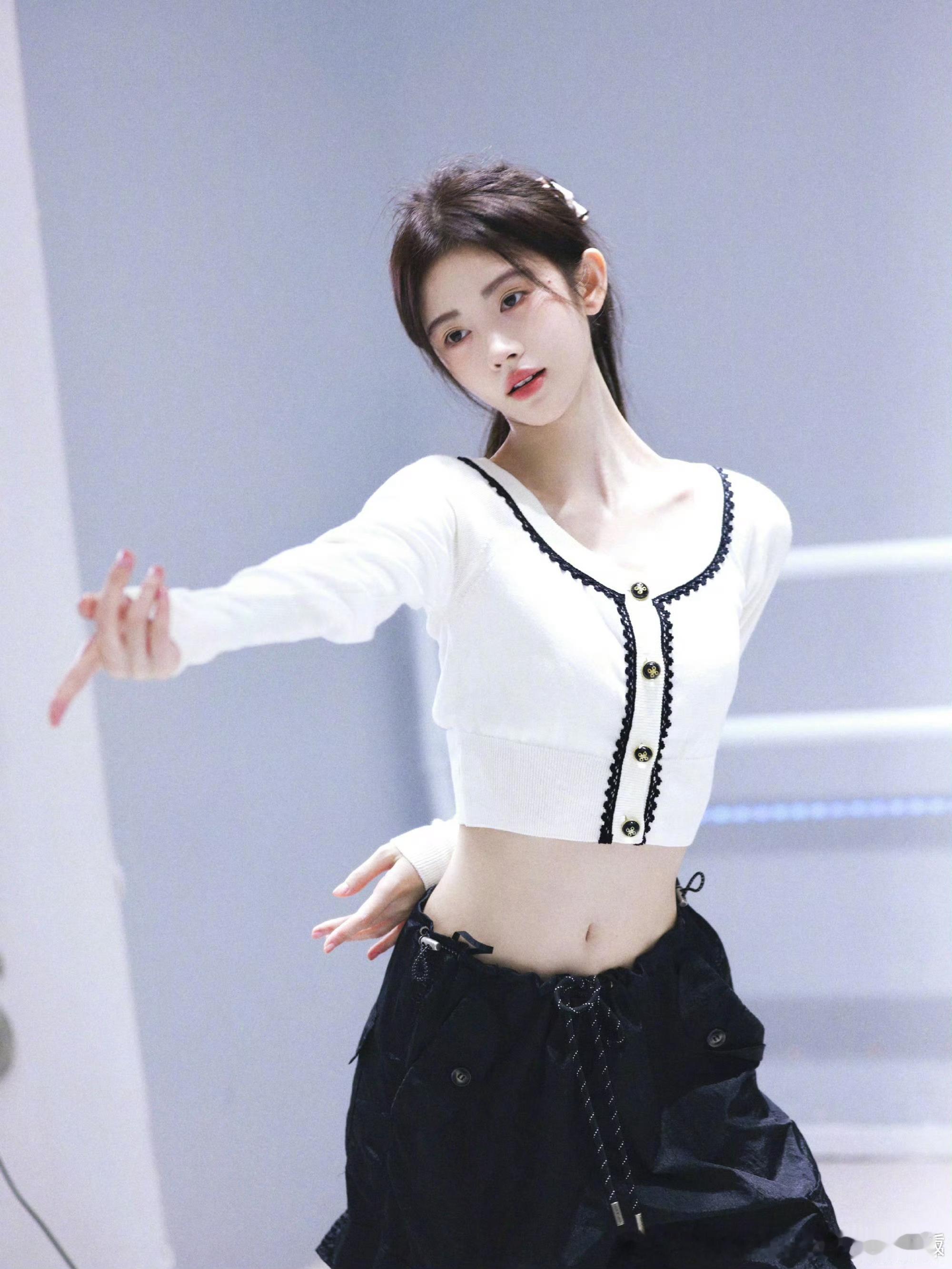 jjy鞠婧祎姜黎非jjy鞠婧祎千香“找到了自己的光 追随那个闪闪发光的她 一起努