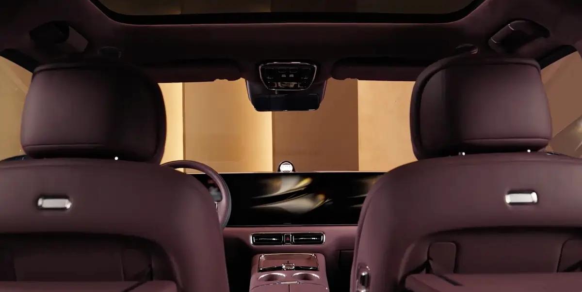 日前，智界V9内饰官图发布，新车目标是“重塑”50万级MPV市场格局，展现豪华的