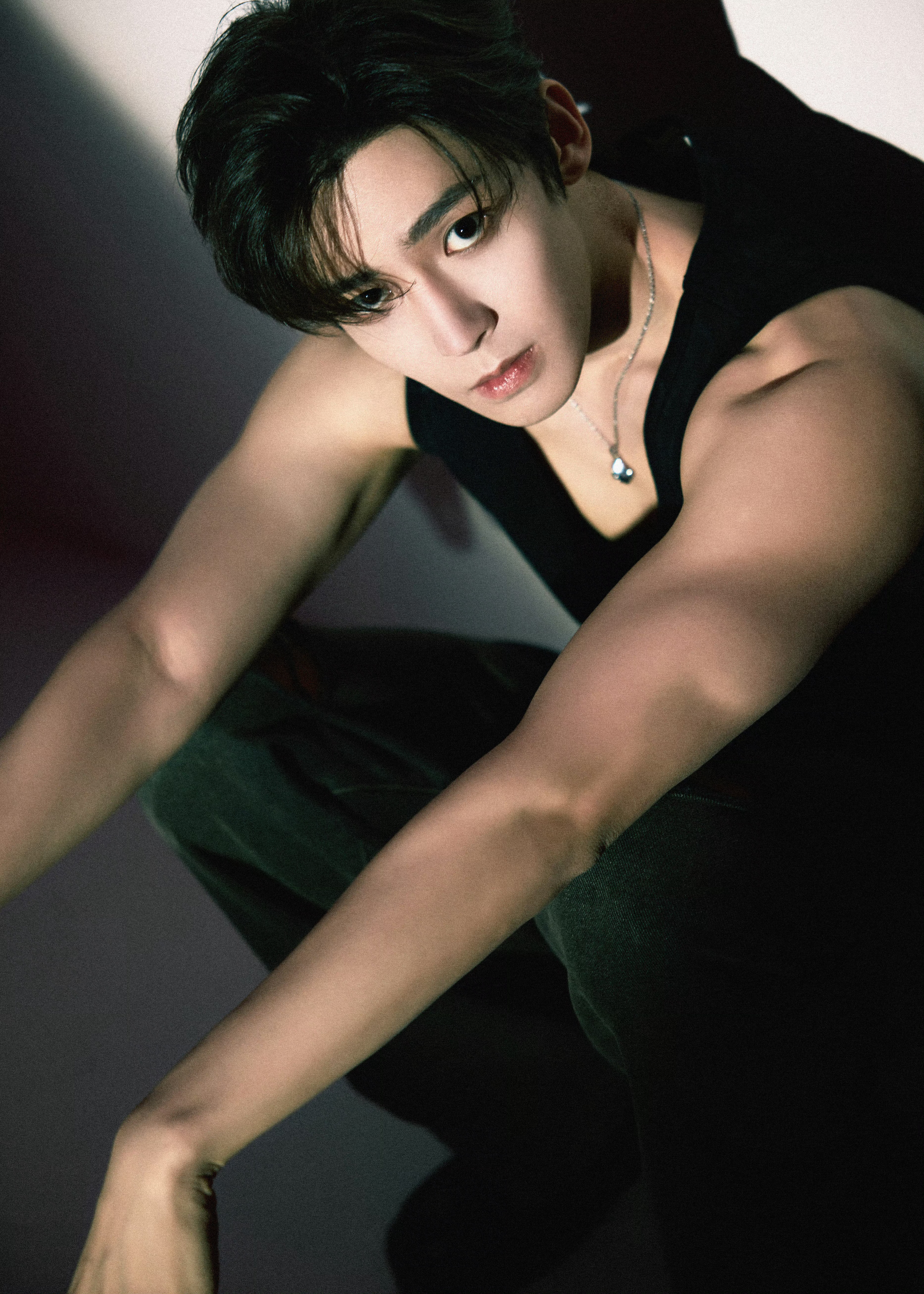 侯明昊✖️情人节营业大片 🌹 风格大赏