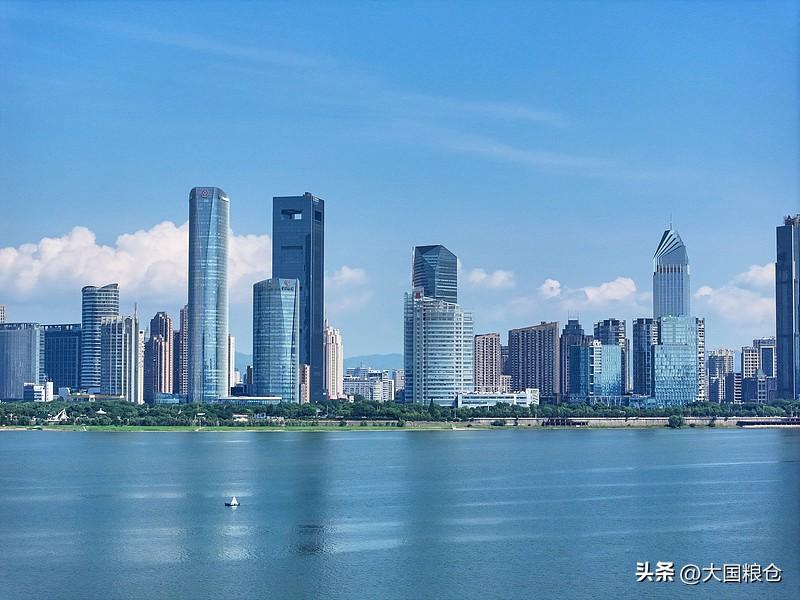 江西省省会南昌，地区生产总值（GDP）达到1142亿美元，同比增长4.9%。居民