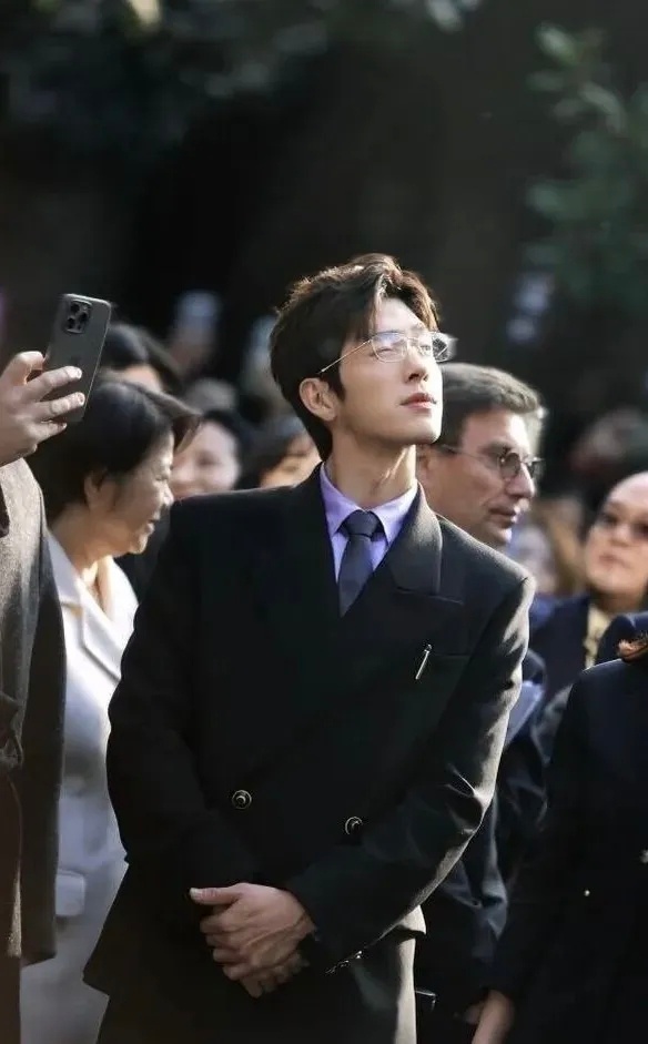 井柏然工作室出图比早春晴朗剧里更Luke不得不说，井柏然太帅了[赞] ​​​