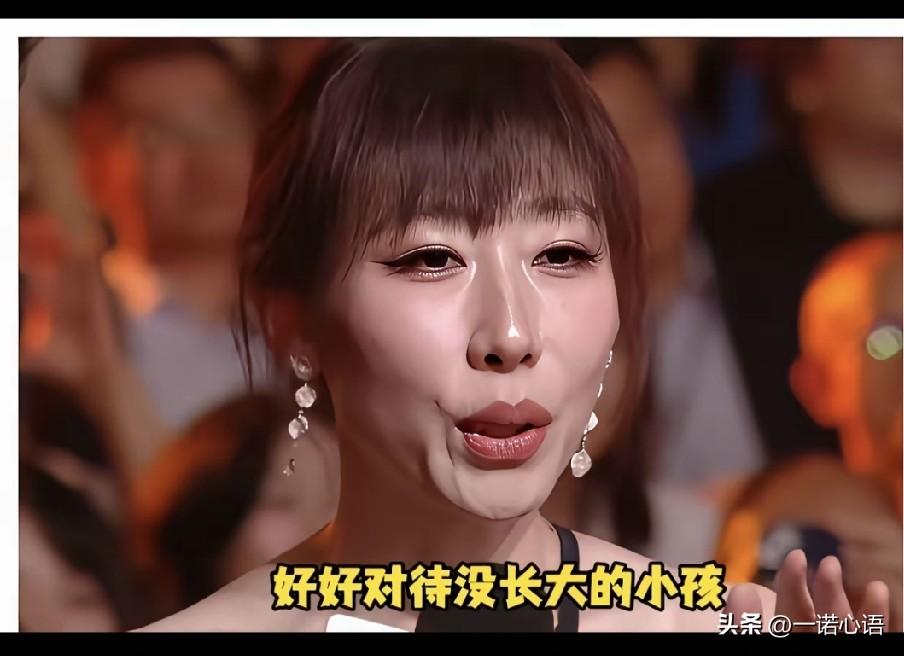 长了张“驴脸”的任素汐，很庆幸，长了一颗七窍玲珑心。
她知道得奖没有她的事儿，她