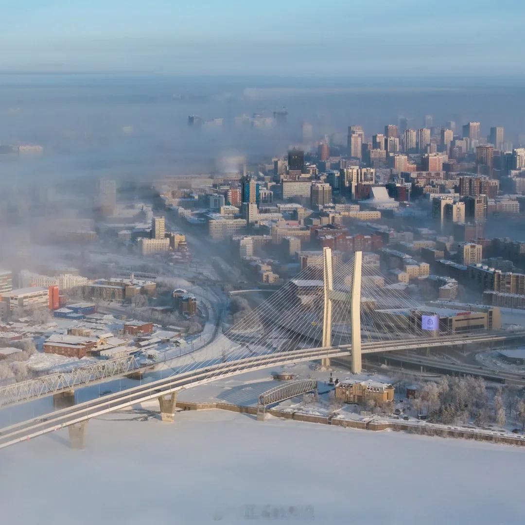 西伯利亚最大的城市在-35°C 下的样子 