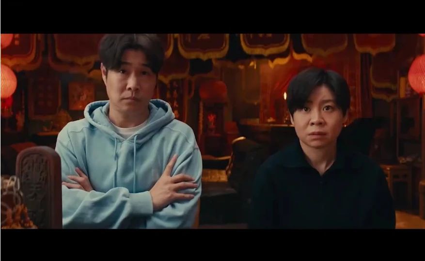 《什么意思夫妇》一脚油门吓懵区长！贾冰对手戏承包整部电影笑点