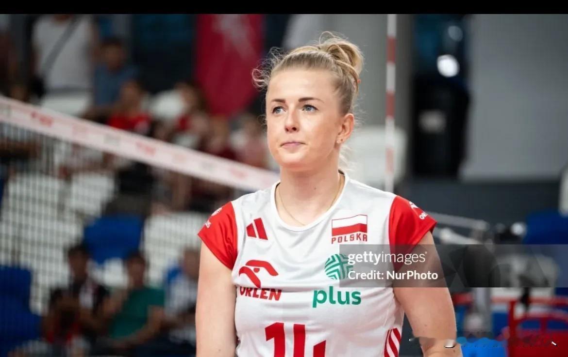 波兰🇵🇱小妈沃洛兹关于退出国家队的决定——
      “我不喜欢改变主意，