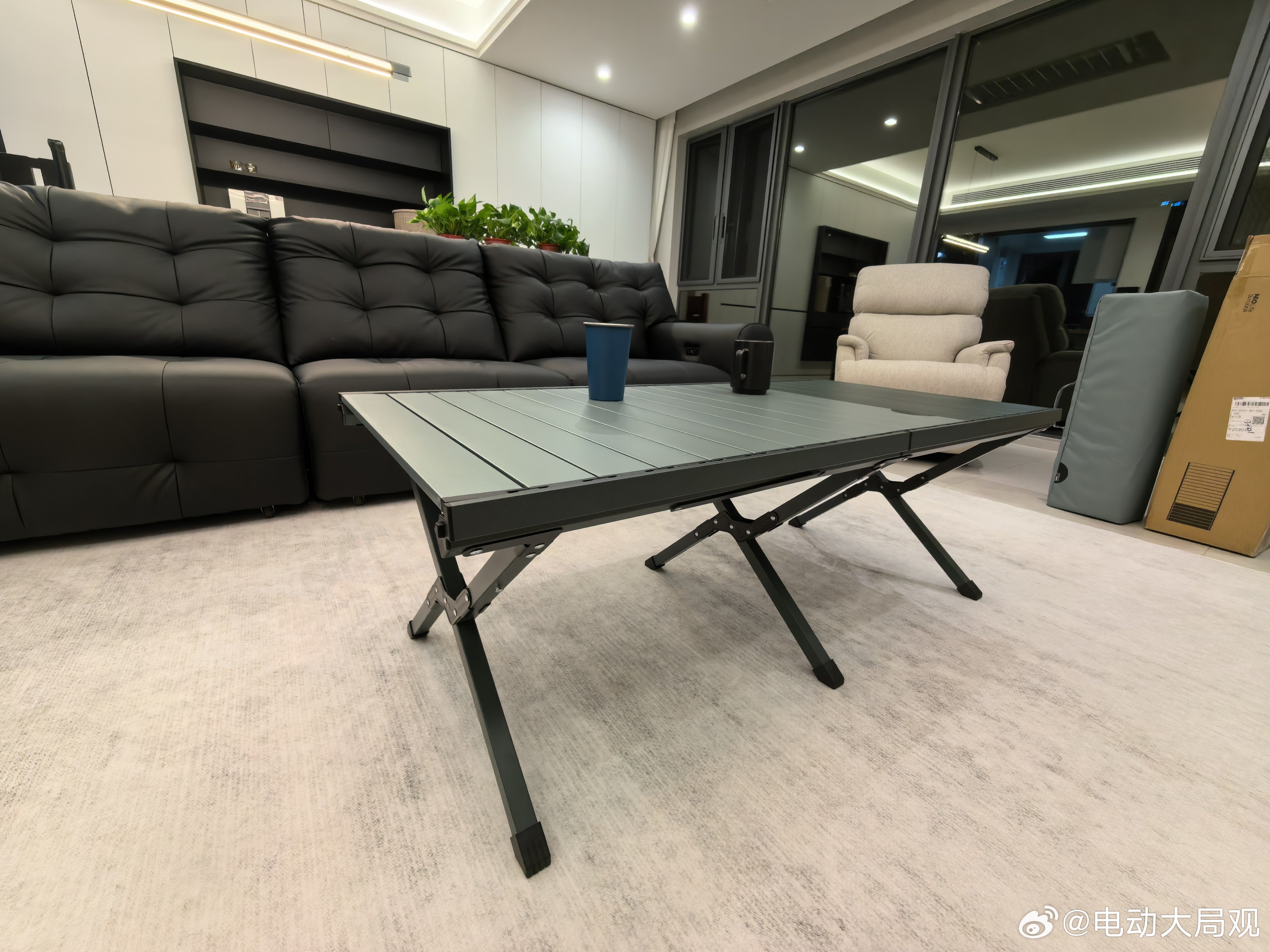新家还没想好买啥样的茶几正好到了一个NIO Life的户外便携蛋卷桌放在客厅竟然