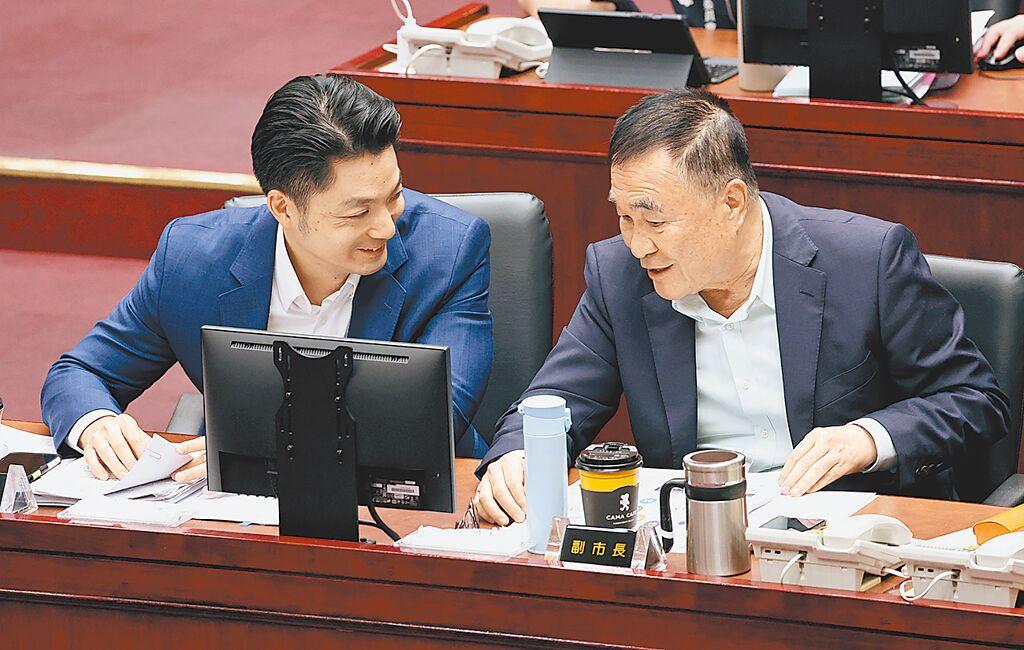 台北市长蒋万安（左）前往议会进行工作报告，期间宣布英伟达（辉达）台湾总部确定选址