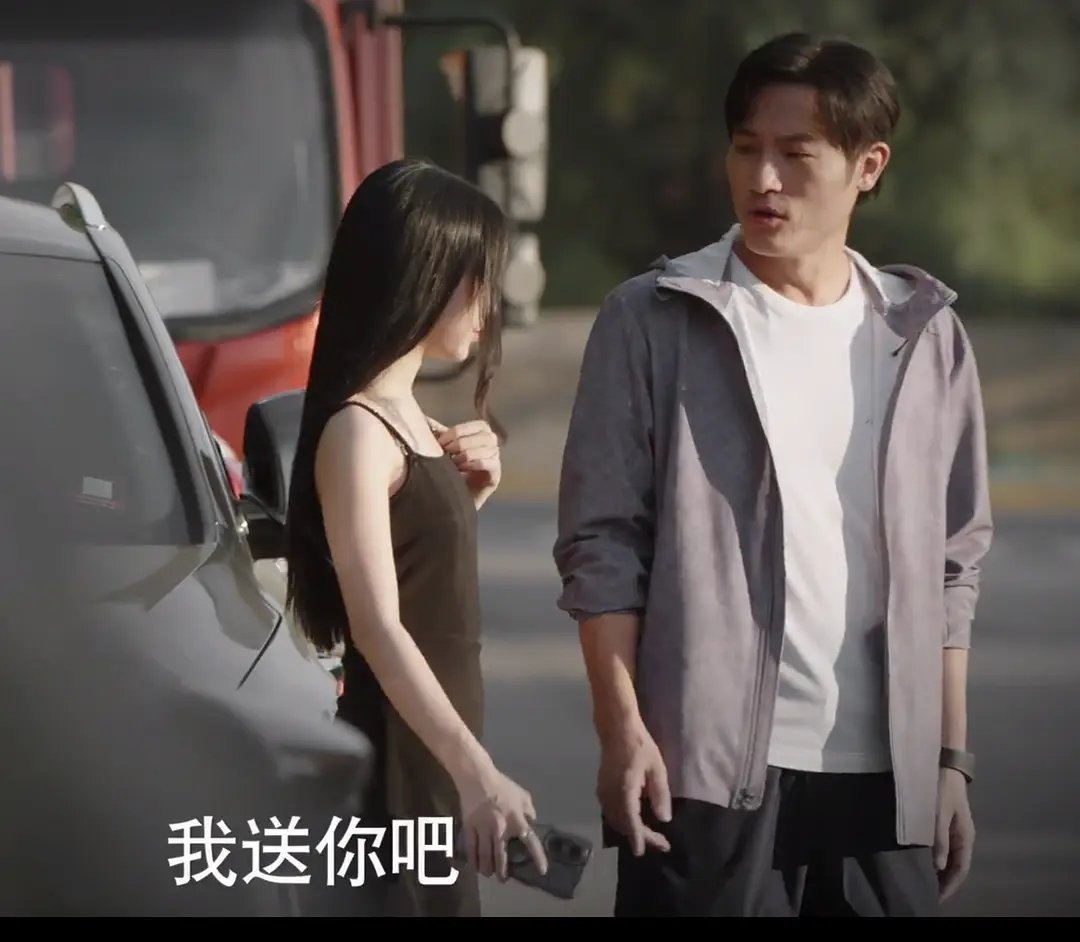 身材偏幼态的演员演现偶大美女，还是稍微谨慎一点比较好啦，容易违和呢～ 