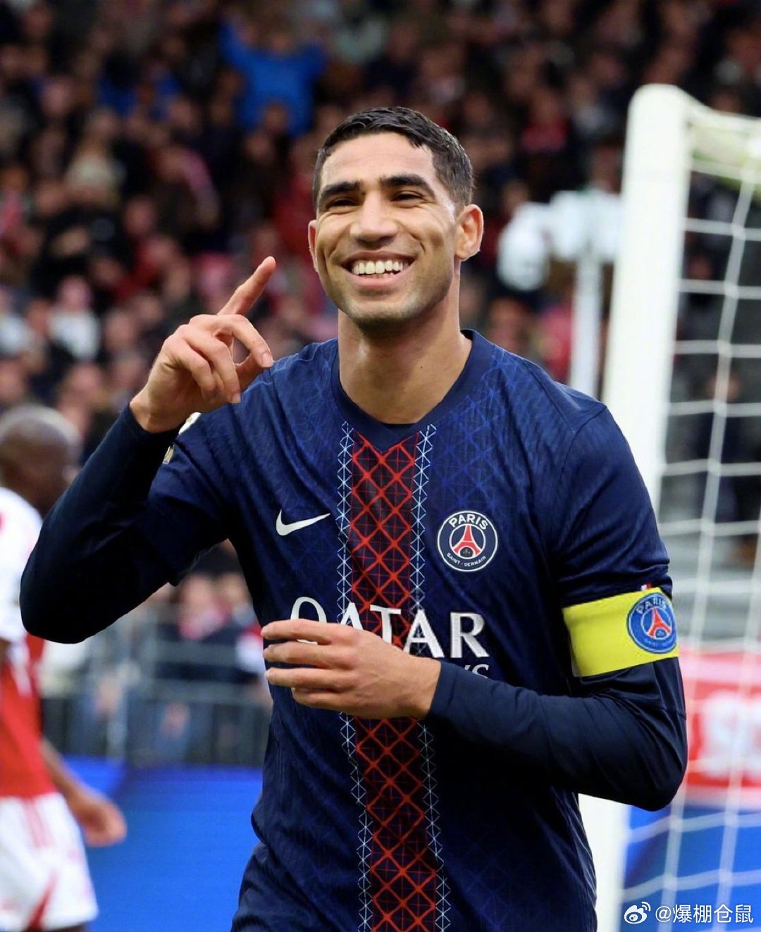 【世界上最好的边后卫之一】27岁的阿什拉夫-哈基米第200次代表巴黎出战，他在2