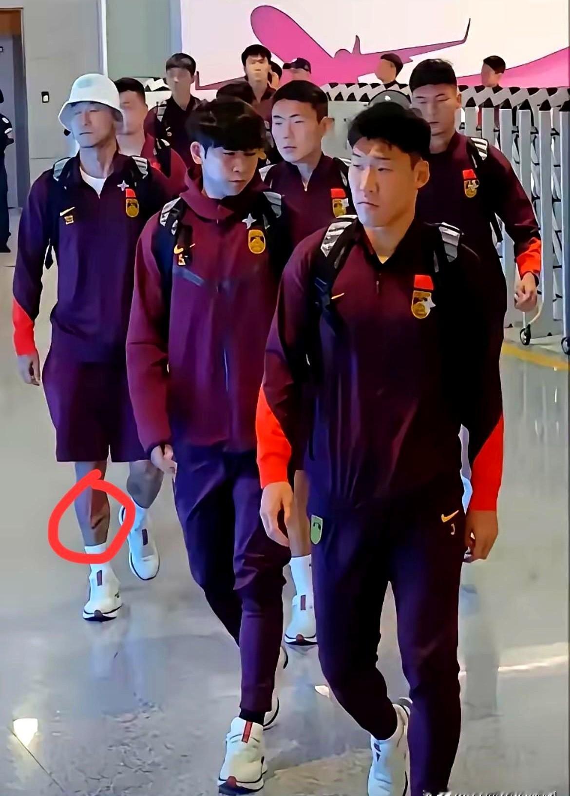 大家都别骂了！

中国男足输印尼创68年记录，国足年年被骂，以后真没家长愿意送自