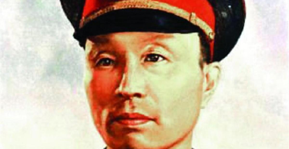 将军批评警车为其开道，直言不要摆架子，表示群众不会伤害自己，拒绝特殊待遇！
19