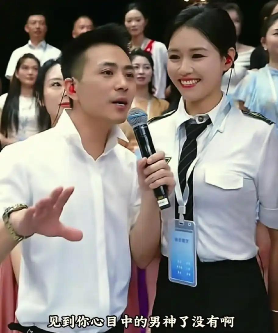 索图大舞台把安顺和杨一歌摆上台面让人投票选“头牌图嫂”，可安顺那“好物推荐官”的