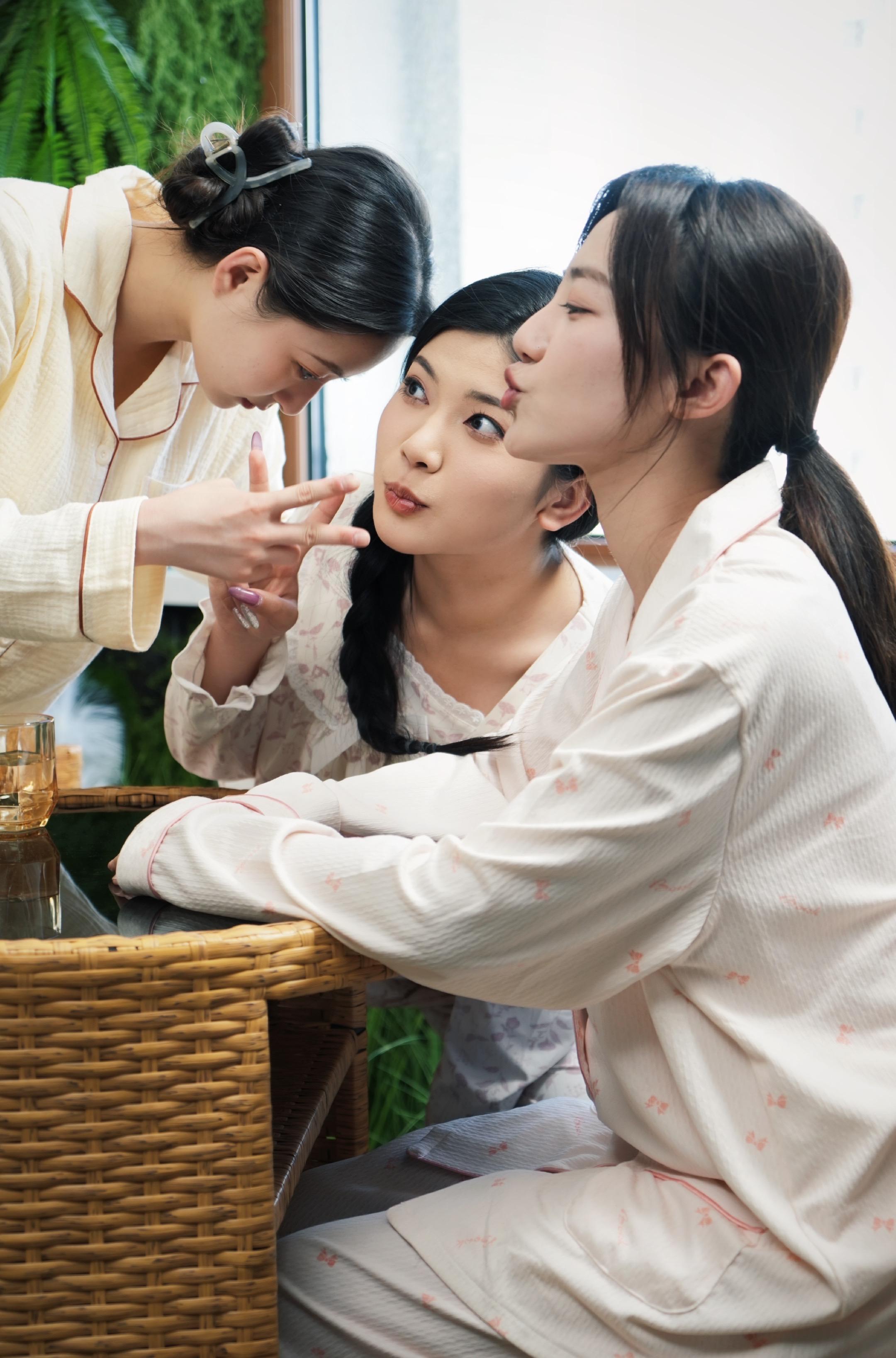 《月子中心的他》 ——汪诗月 杀青大吉[庆祝]  我心里的月月是来自北...