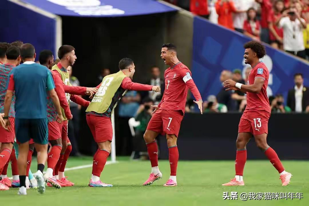 看到乌兹别克斯坦0:5输给葡萄牙，有球迷表示，换成国足上场也不会输得这么惨吧。2
