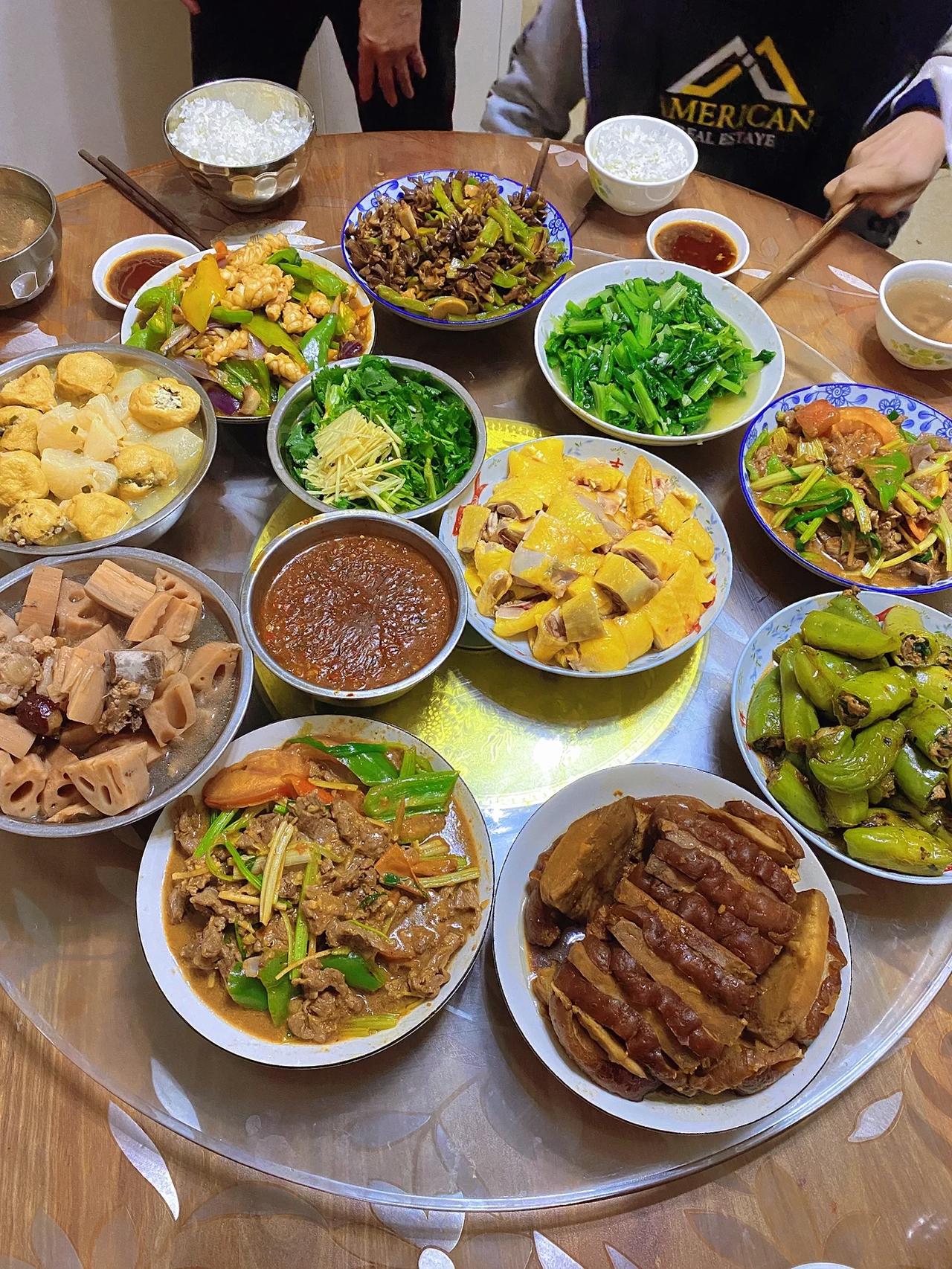 现在很多人都不用自来水煮饭了！而是用外面买的桶装水，这是为什么？

平时我们家都