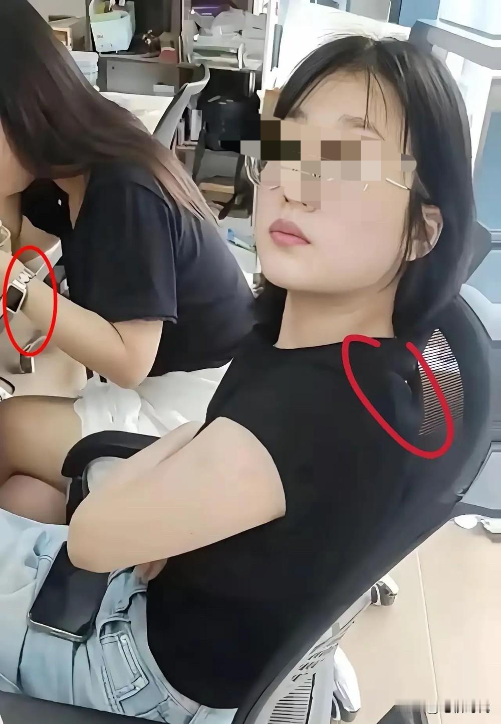 杭州白嫖女后续来了！网传她已经被公司处理了，你们仔细看看她黑短袖后部有个东西，被