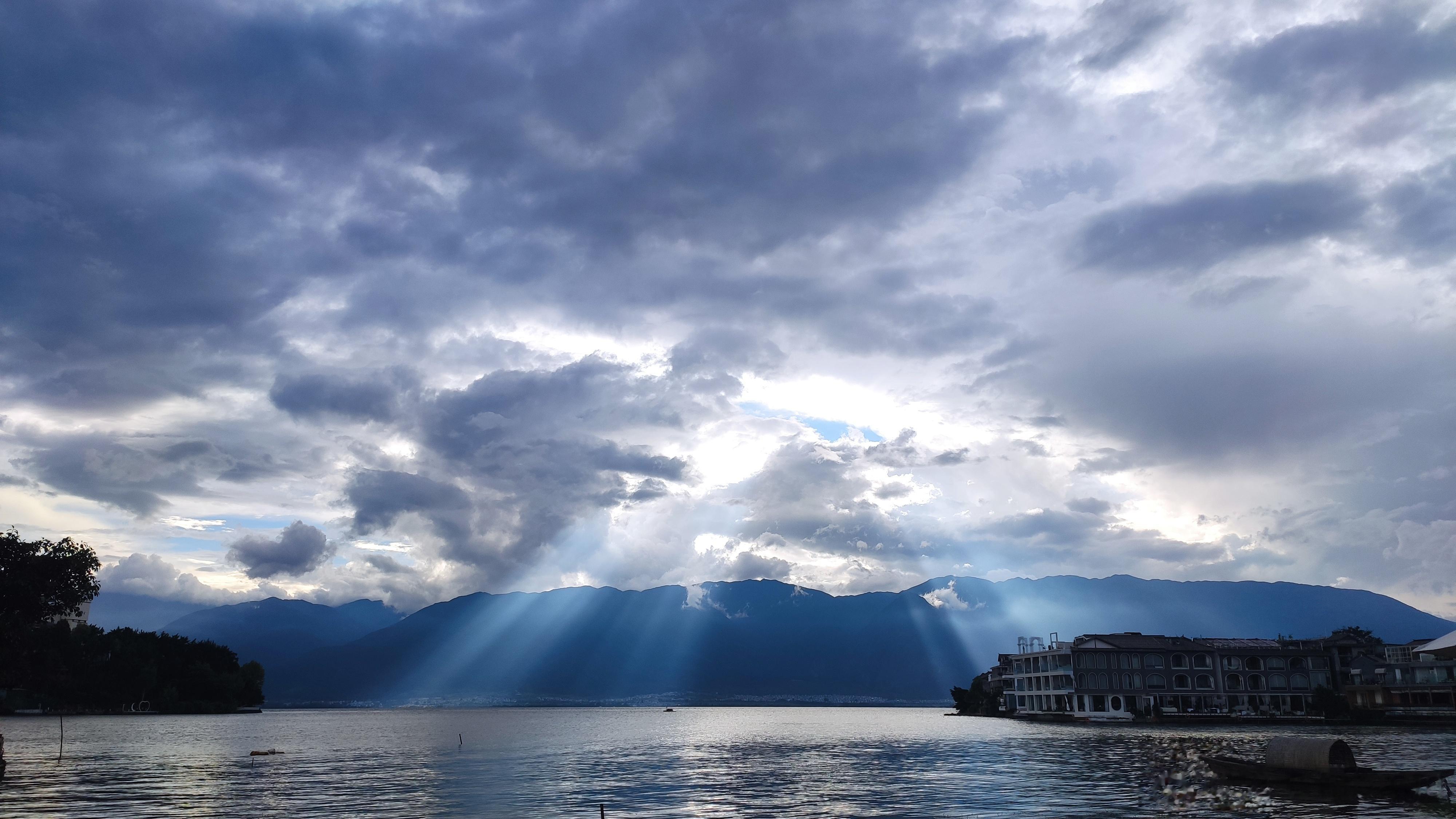 菌子吃了，希望今晚不要中奖 ​​​