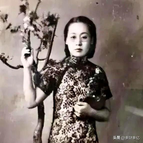 18岁女特工炸日伪据点遭追杀，断桥坠河藏芦苇，宁死不屈震碎敌胆！
 
1943年