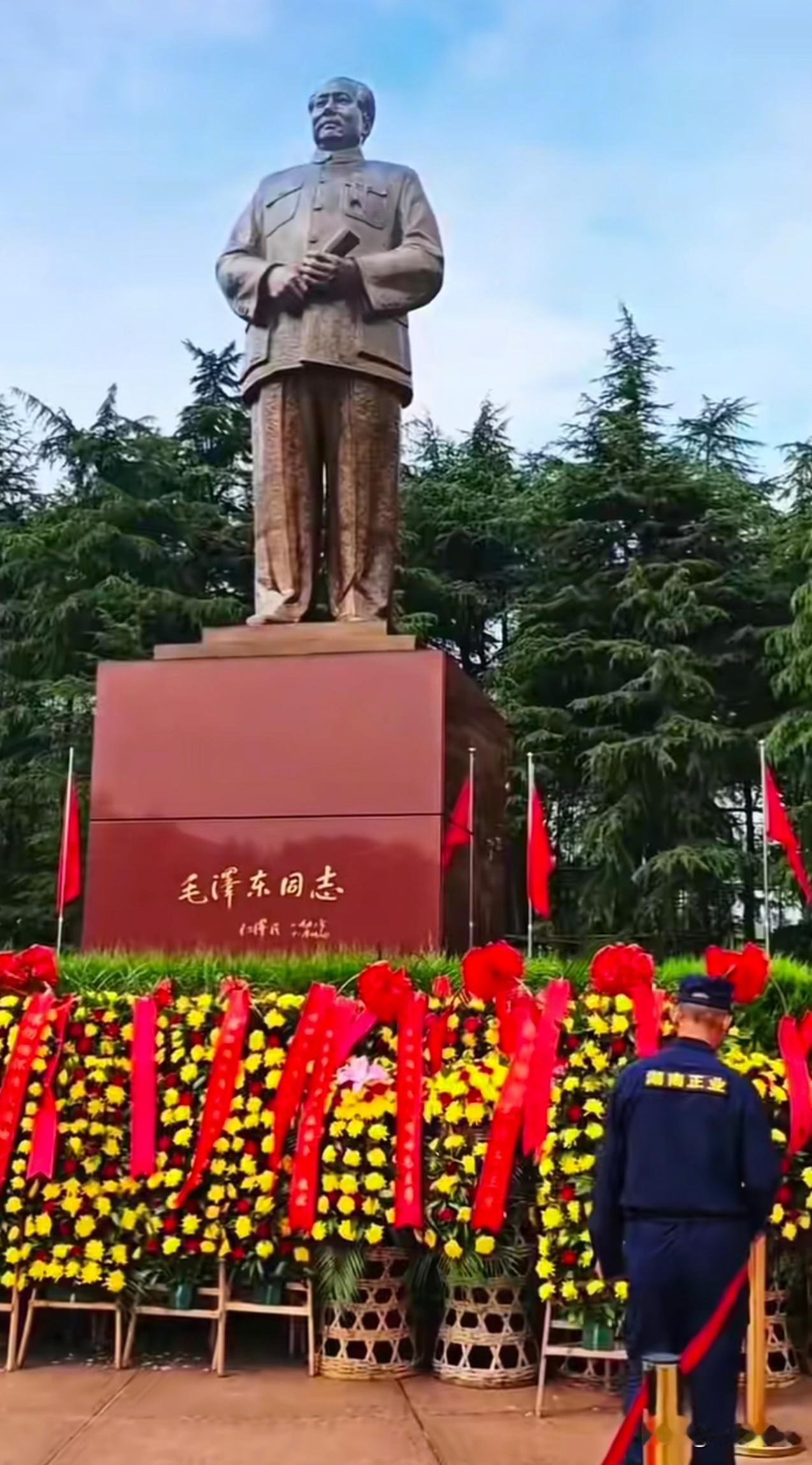 深情凝望……