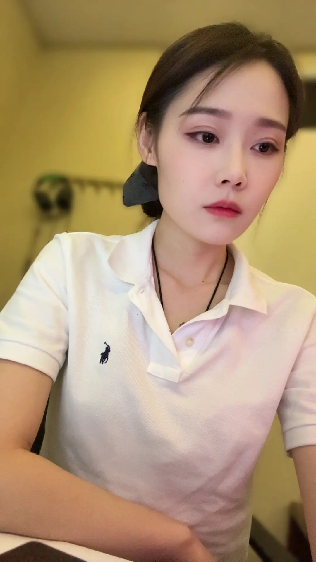 你居然相信一个能在社会上赚到钱的女生是傻白甜 你真的是蠢到没边