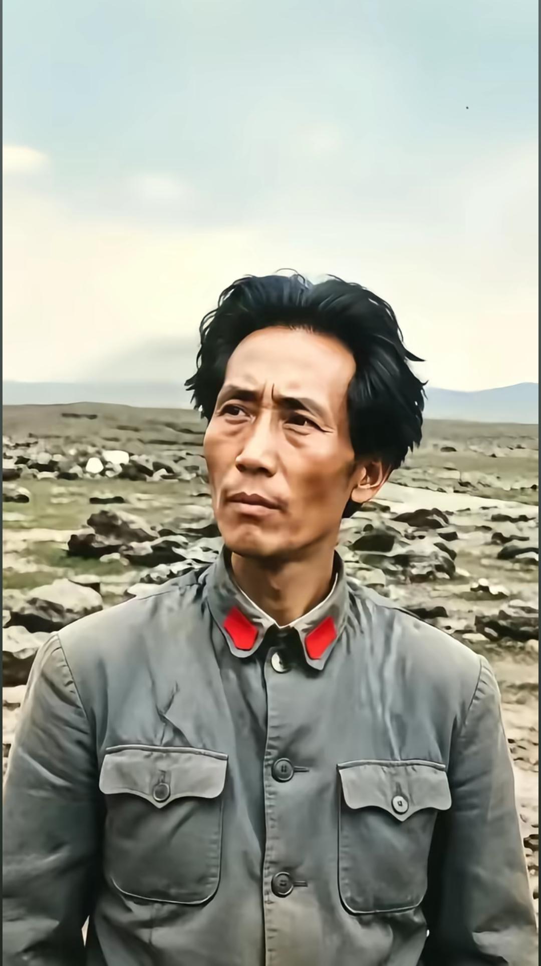 苦不苦，想想长征两万五，累不累，看看革命老前辈。这是毛主席在长征时期留下的影像，
