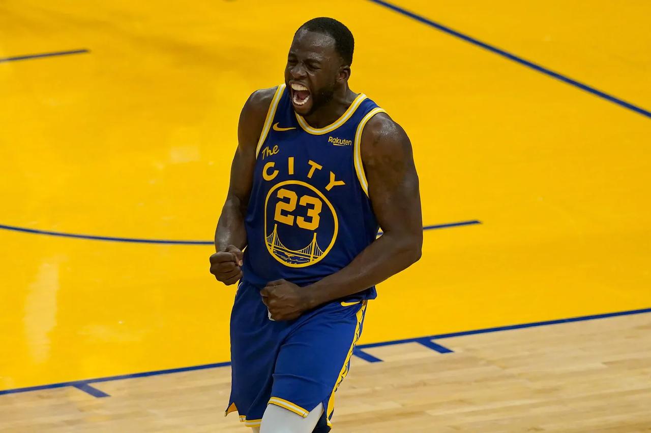 NBA现役球星中，最强的三位二轮秀球星分别是

1、约基奇。选秀时只有41顺位，