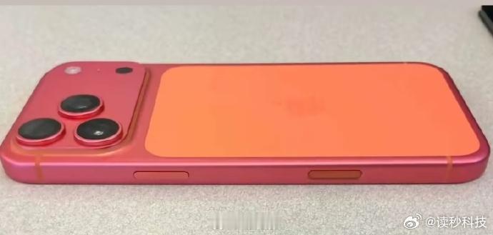 【实测iPhone17Pro褪色情况】 1 月 21 日消息，科技媒体 CNET