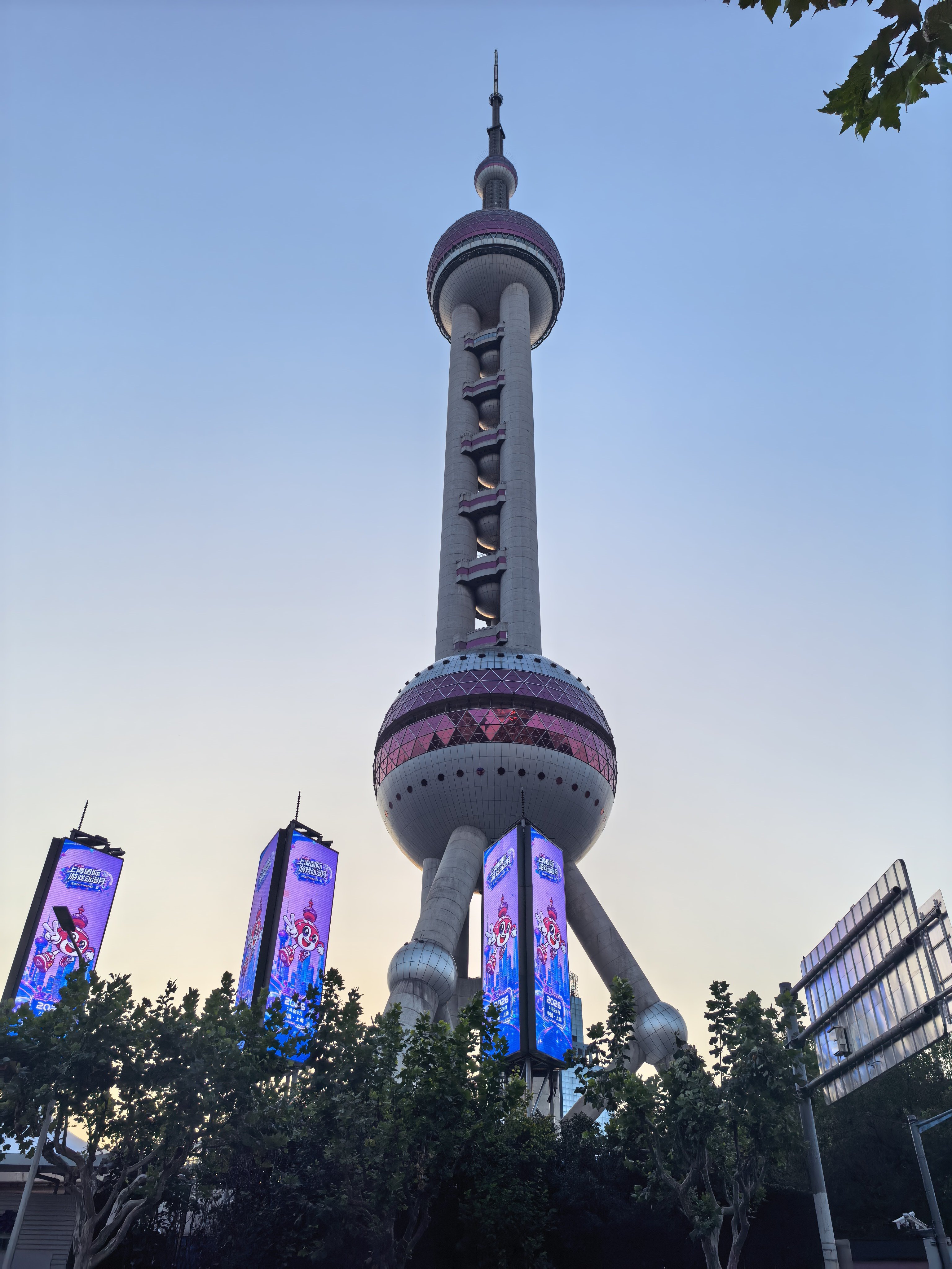 不愧是老东家，色调清新，浓郁度刚好，华为红枫影像太权威了！华为