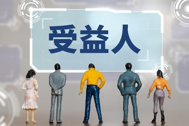 一个人的基本素养，
是懂得和不同频的人保持距离。
若谁都能轻易和你打成一片，
说