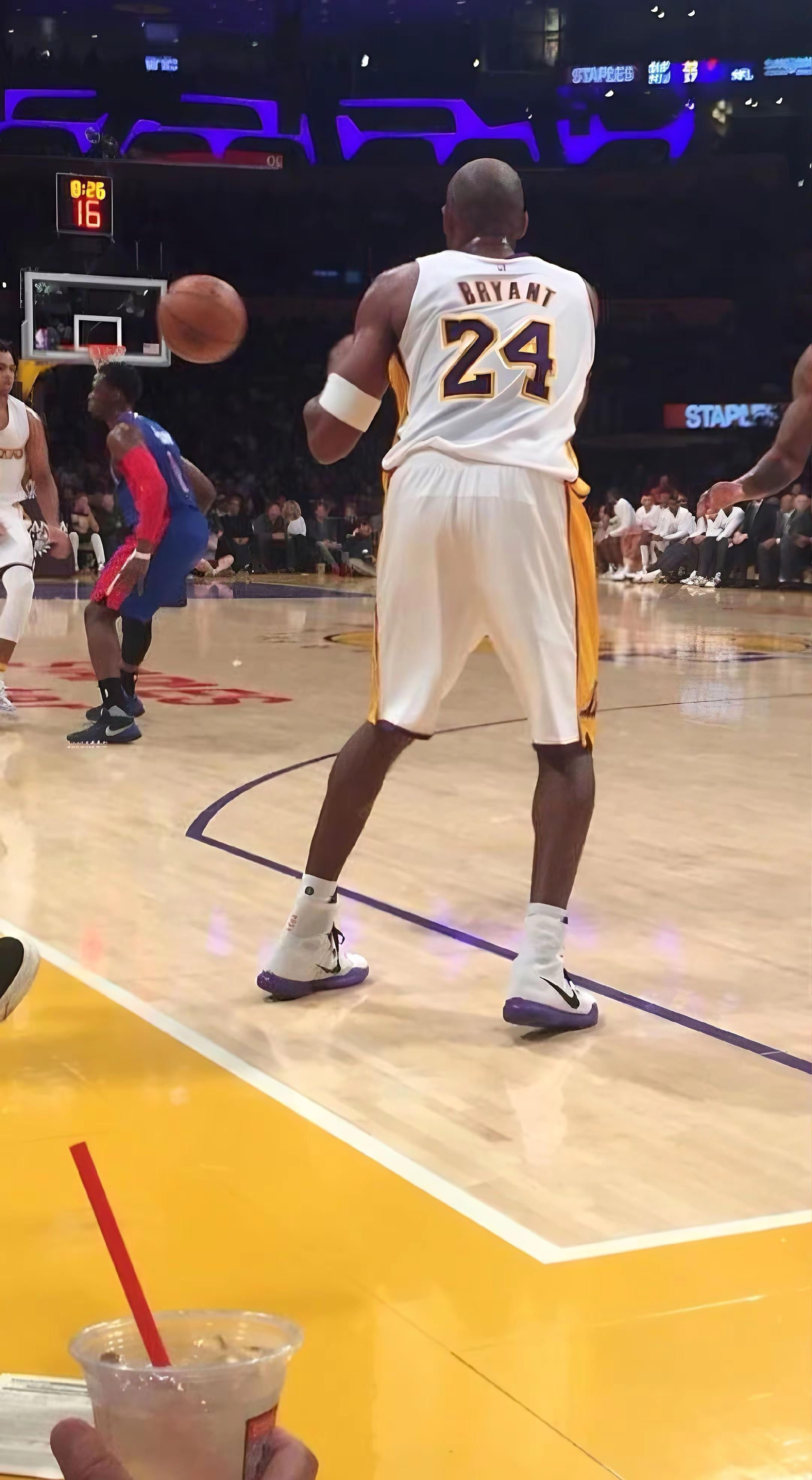 背影在尘埃里扎根 长成回忆里的常青树！科比KobeBryant只关于科比 ​​​