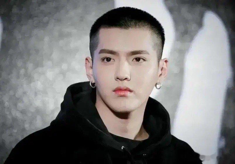 #吴亦凡犯强奸聚众淫乱二审开庭#吴亦凡是觉得判得太重了吗？吴亦凡作为劣迹艺人难道