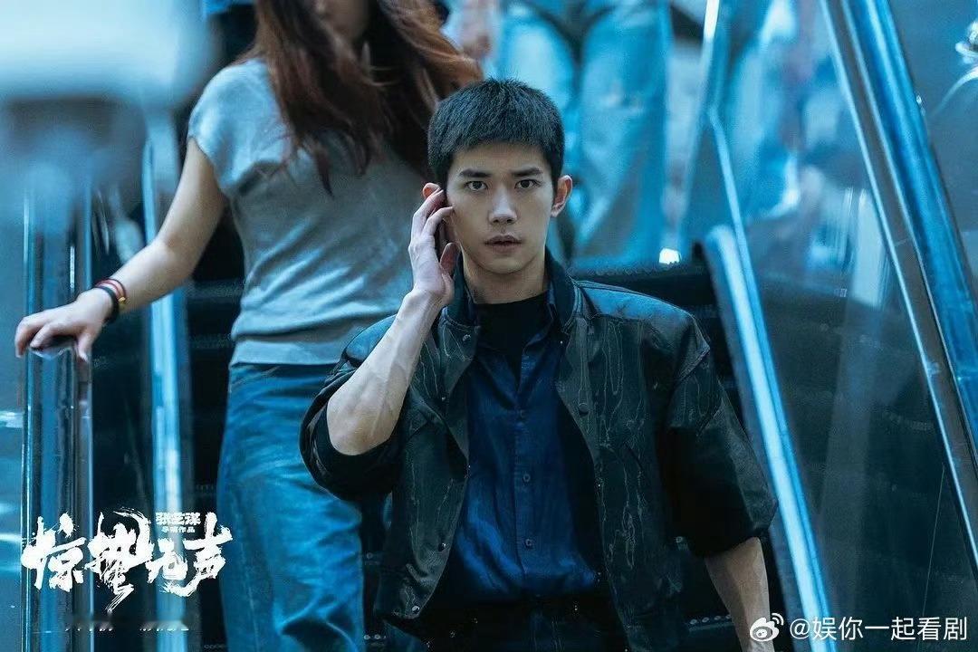 演员过硬了才敢怼脸拍《惊蛰无声》里怼脸拍超考验演技。易烊千玺专注表演，微表情出彩