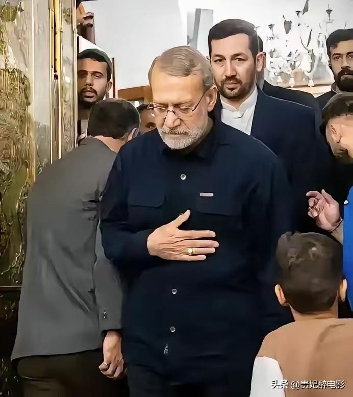 波斯这波路数，算是极致的生存。

伊朗高官阿里·拉里贾尼，前几天在女儿家被炸死了