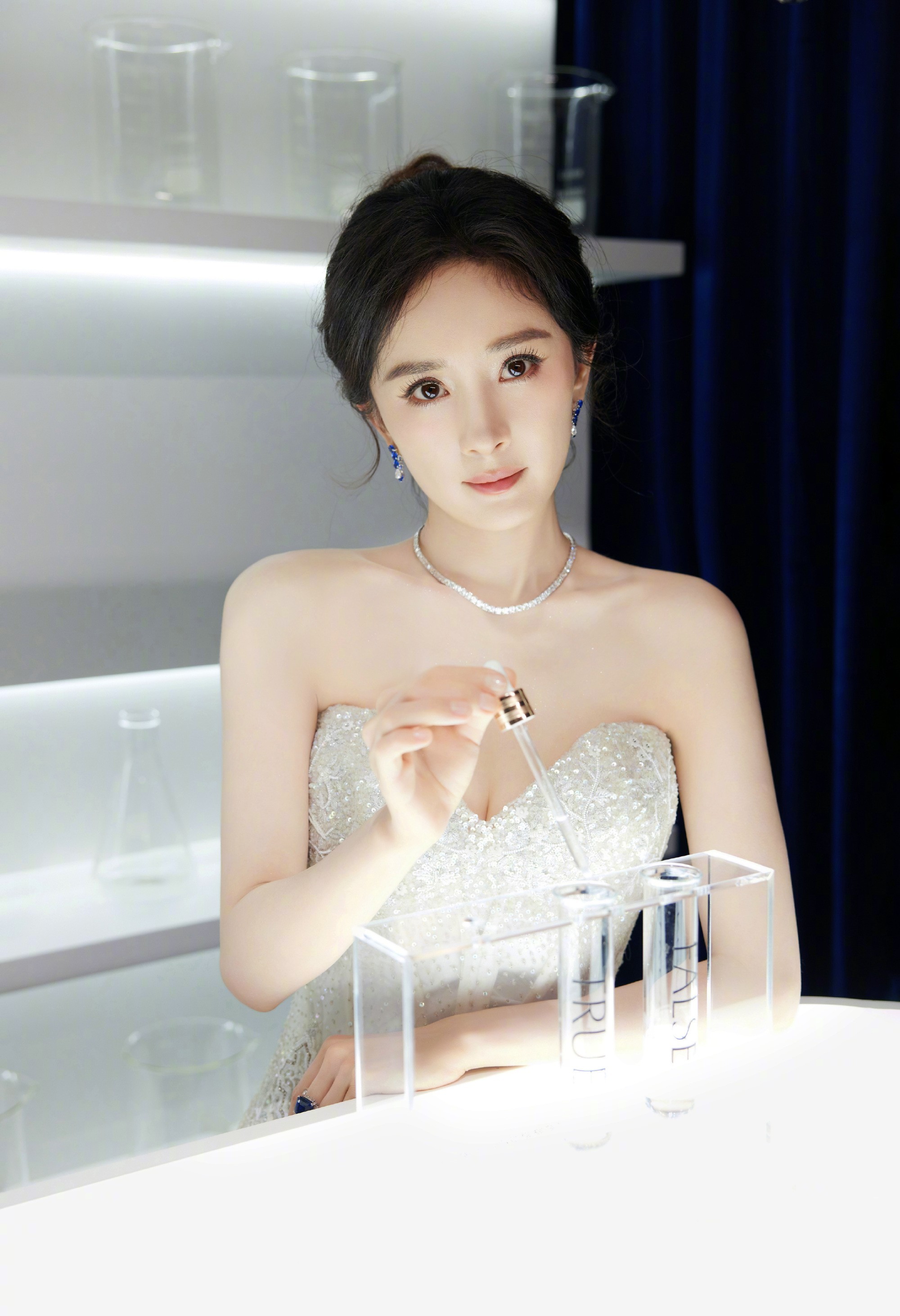 杨幂：银妆素裹，恬静明媚 ​​​