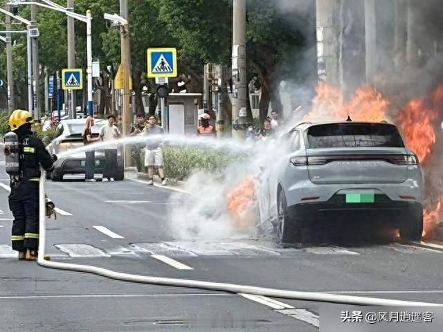 月销十万创纪录，C11爆燃再引恐慌，零跑如何守住安全生命线