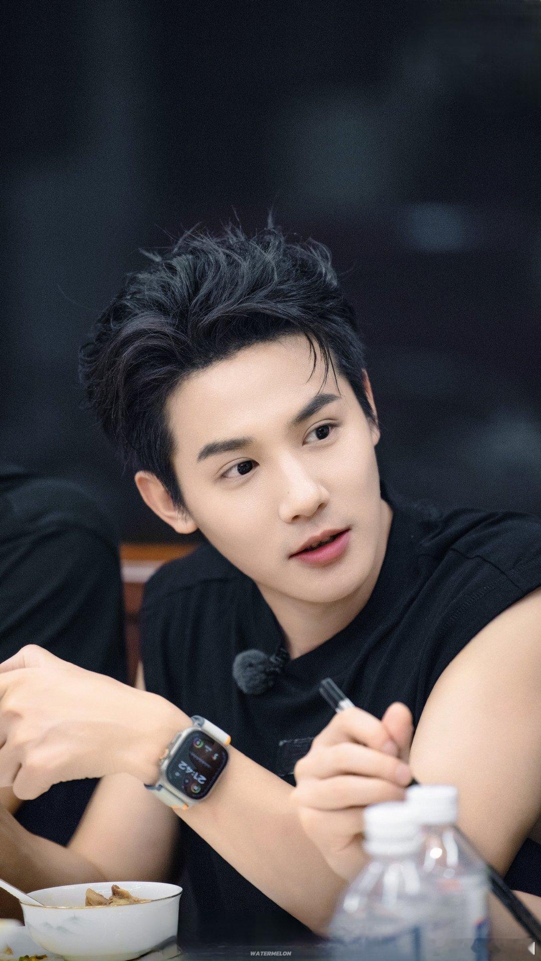 #郑业成 看我今晚横篮上分#真的看到郑业成这么乐观感觉人生也没啥过不去的坎了 ​