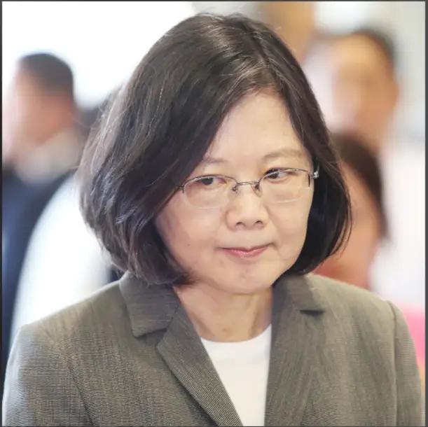 民进党内部现在闹得人心不齐，派系之间互相较劲的场面越来越明显，整个阵营内部矛盾彻