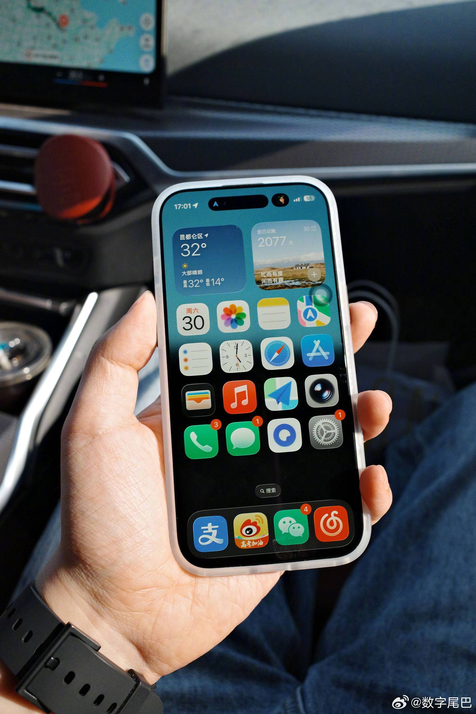 尾巴生活 iPhone Air 买了半年了，有点后悔。后悔不应该首发 7999 