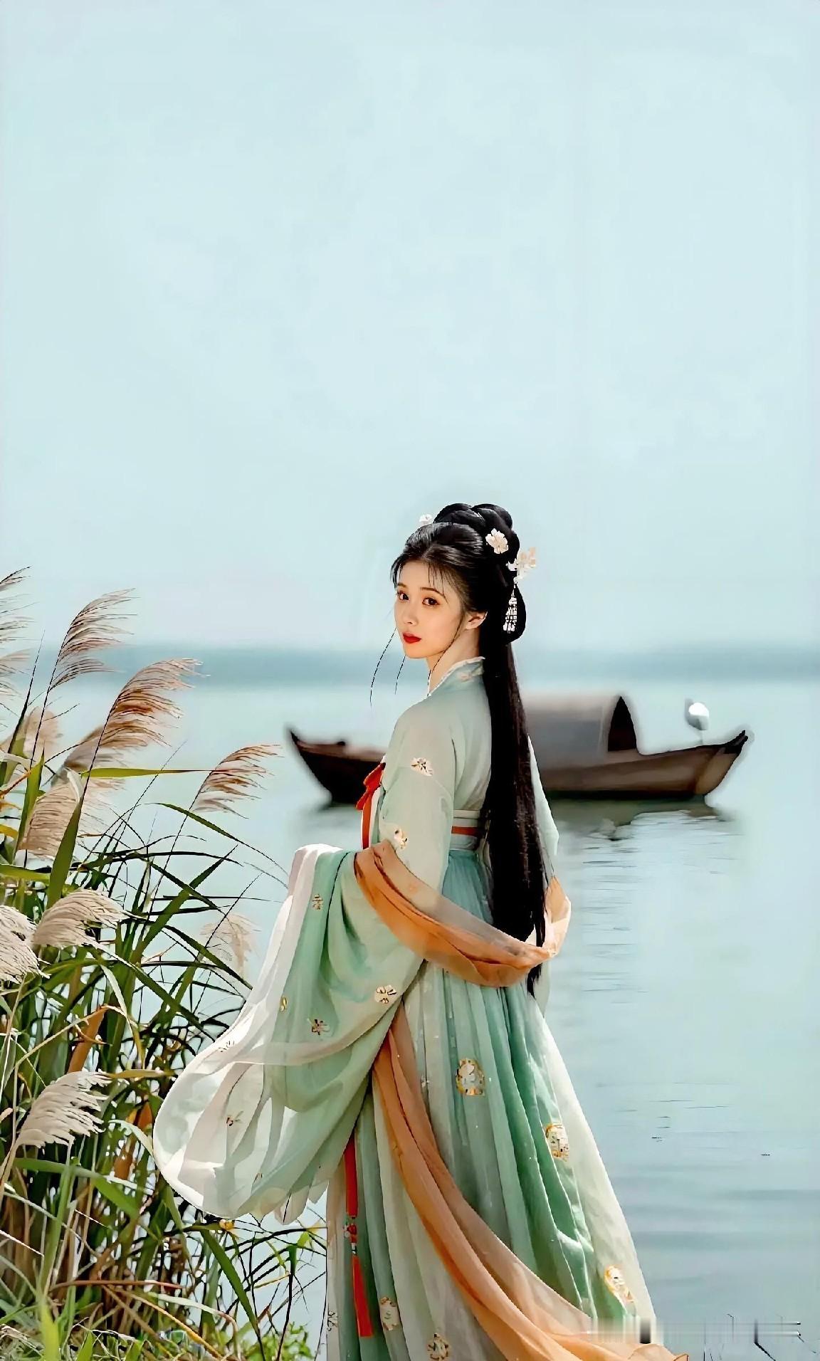下联：江水澄秋浮客舟
上联：有请雅士[玫瑰][玫瑰][玫瑰]